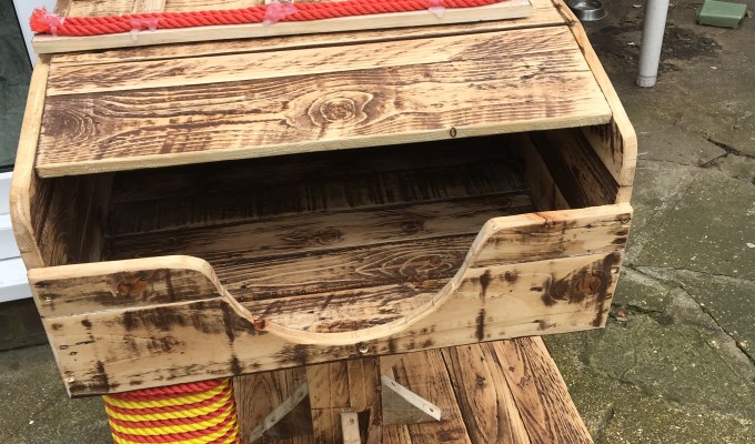 Rustic cat bed/House