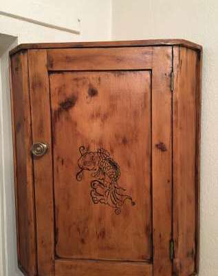 Bathroom corner cabinet