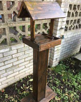 Solid wooden garden bird&nbsp;feeder